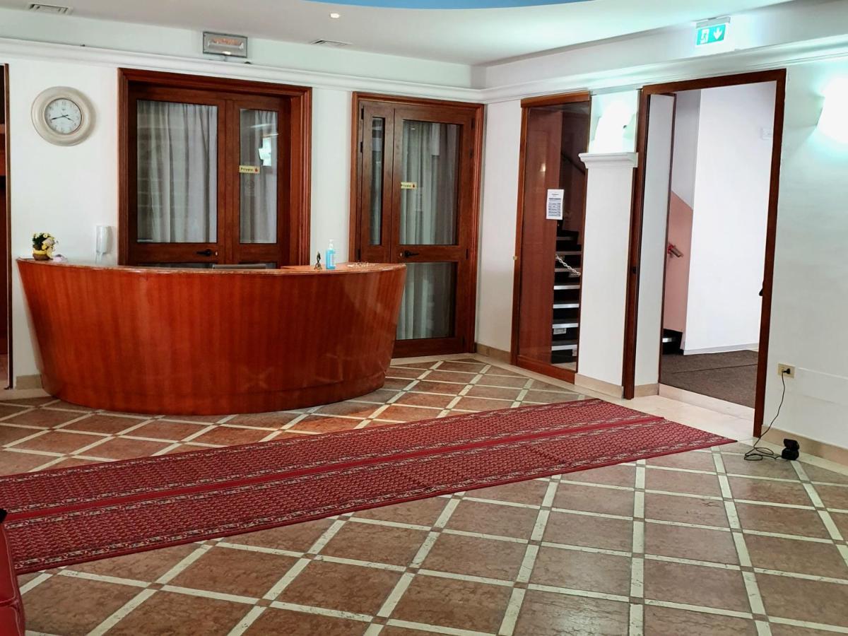 Hotel Perla Massa Lombarda Ngoại thất bức ảnh