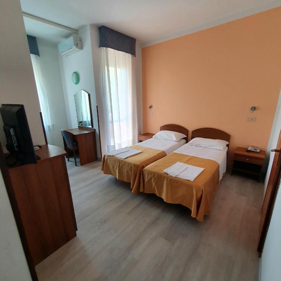 Hotel Perla Massa Lombarda Ngoại thất bức ảnh
