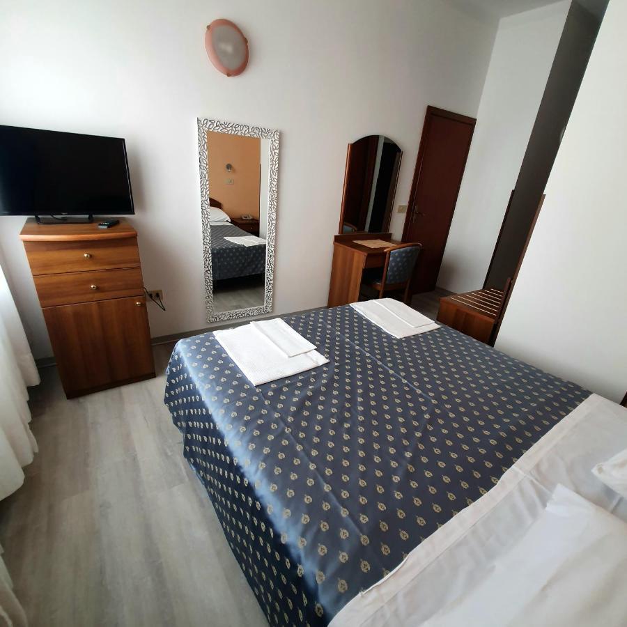 Hotel Perla Massa Lombarda Ngoại thất bức ảnh