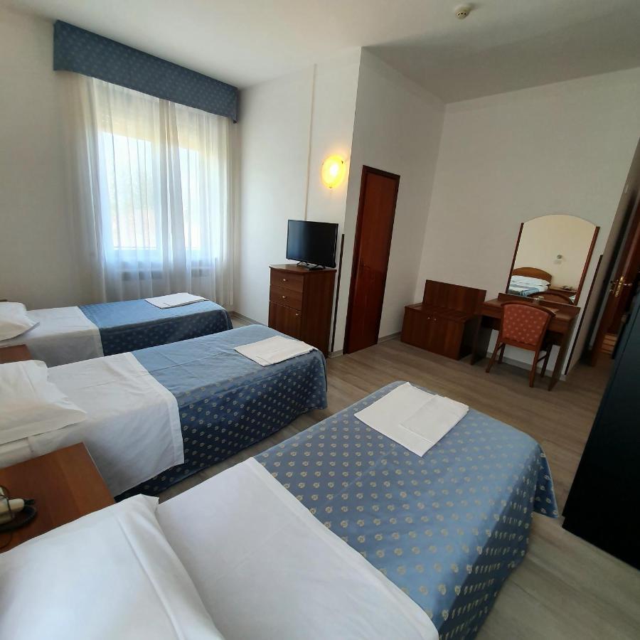 Hotel Perla Massa Lombarda Ngoại thất bức ảnh
