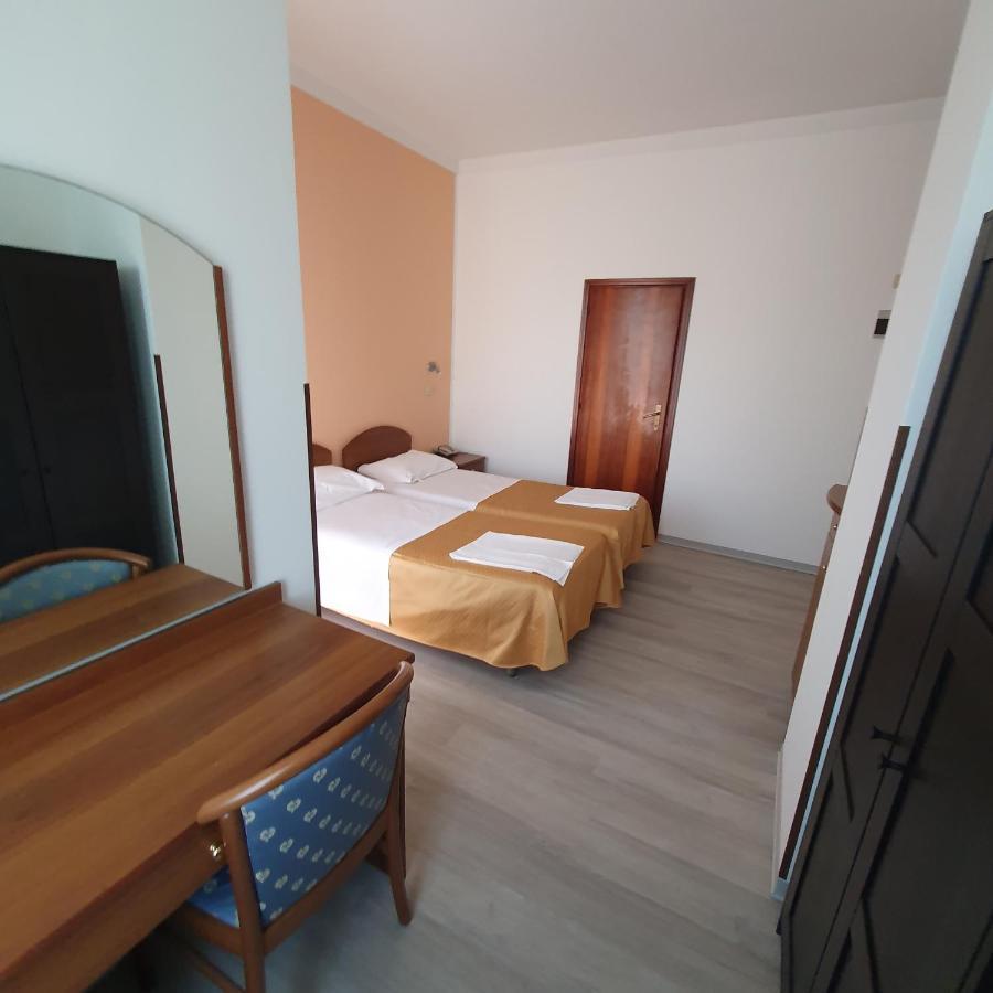 Hotel Perla Massa Lombarda Ngoại thất bức ảnh