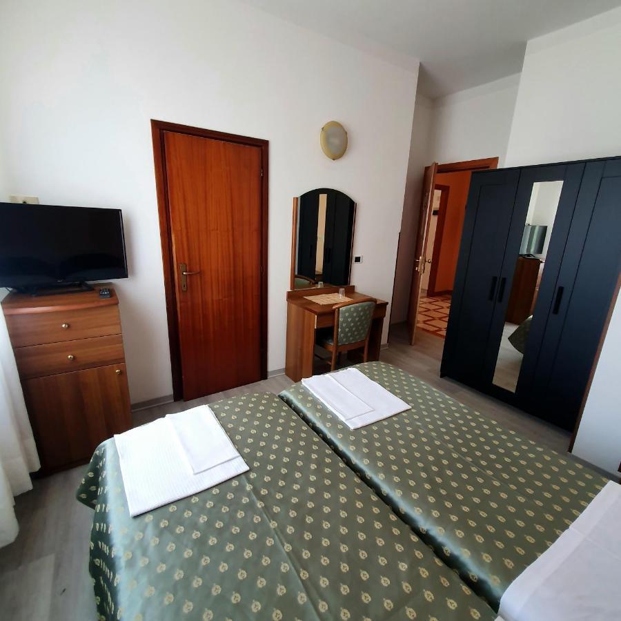 Hotel Perla Massa Lombarda Ngoại thất bức ảnh