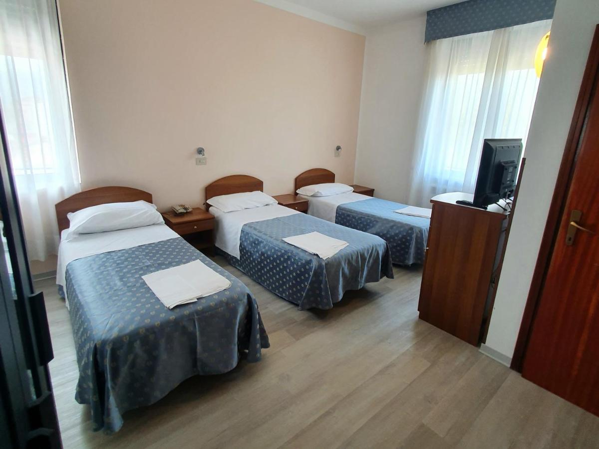 Hotel Perla Massa Lombarda Ngoại thất bức ảnh