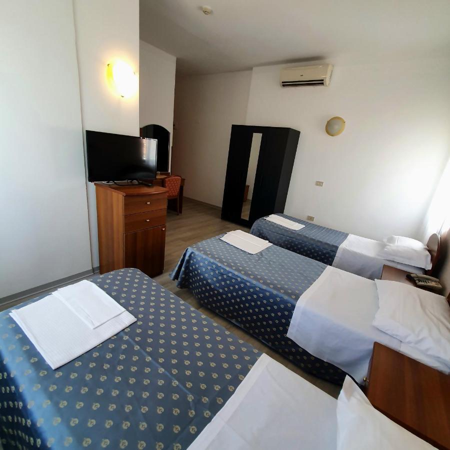 Hotel Perla Massa Lombarda Ngoại thất bức ảnh