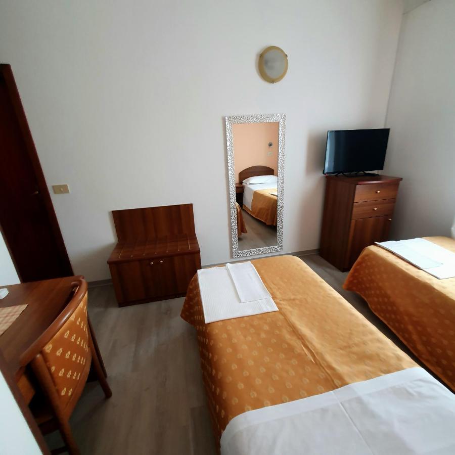 Hotel Perla Massa Lombarda Ngoại thất bức ảnh