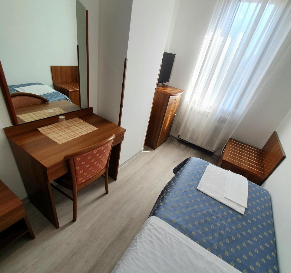 Hotel Perla Massa Lombarda Ngoại thất bức ảnh