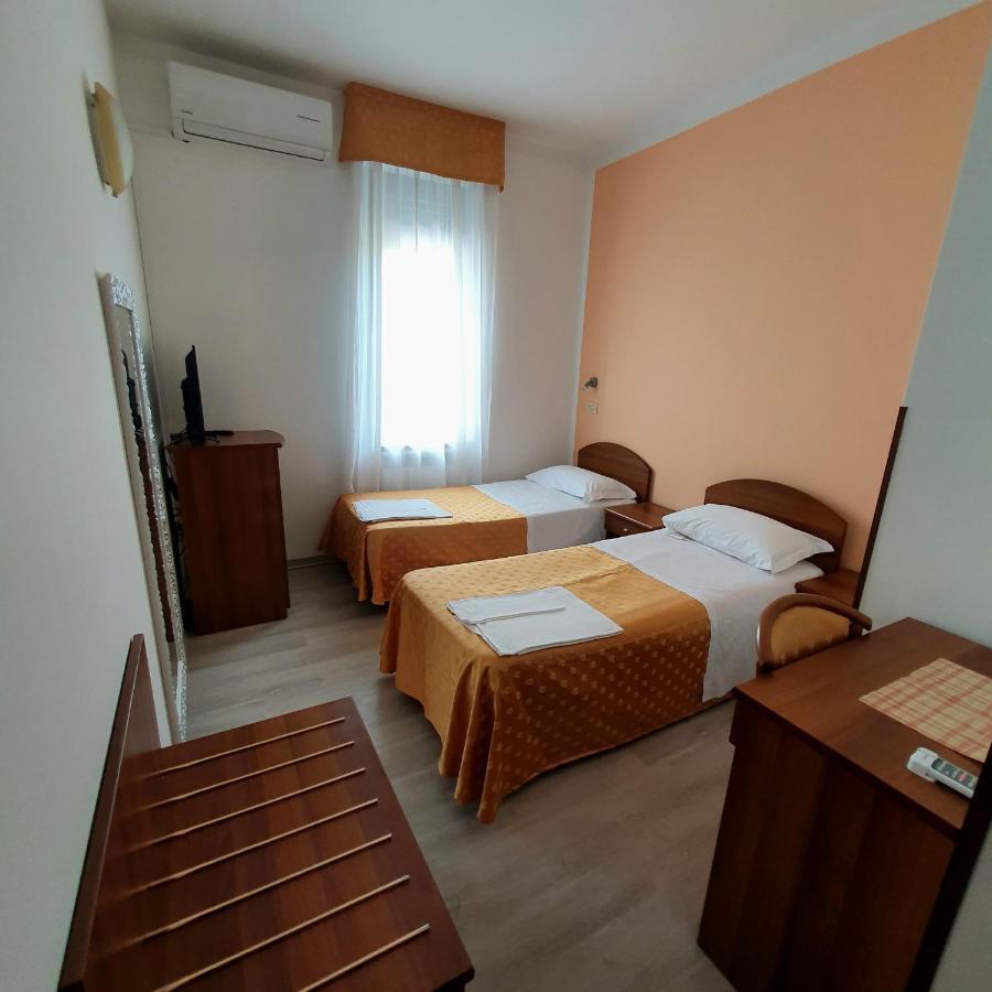 Hotel Perla Massa Lombarda Ngoại thất bức ảnh