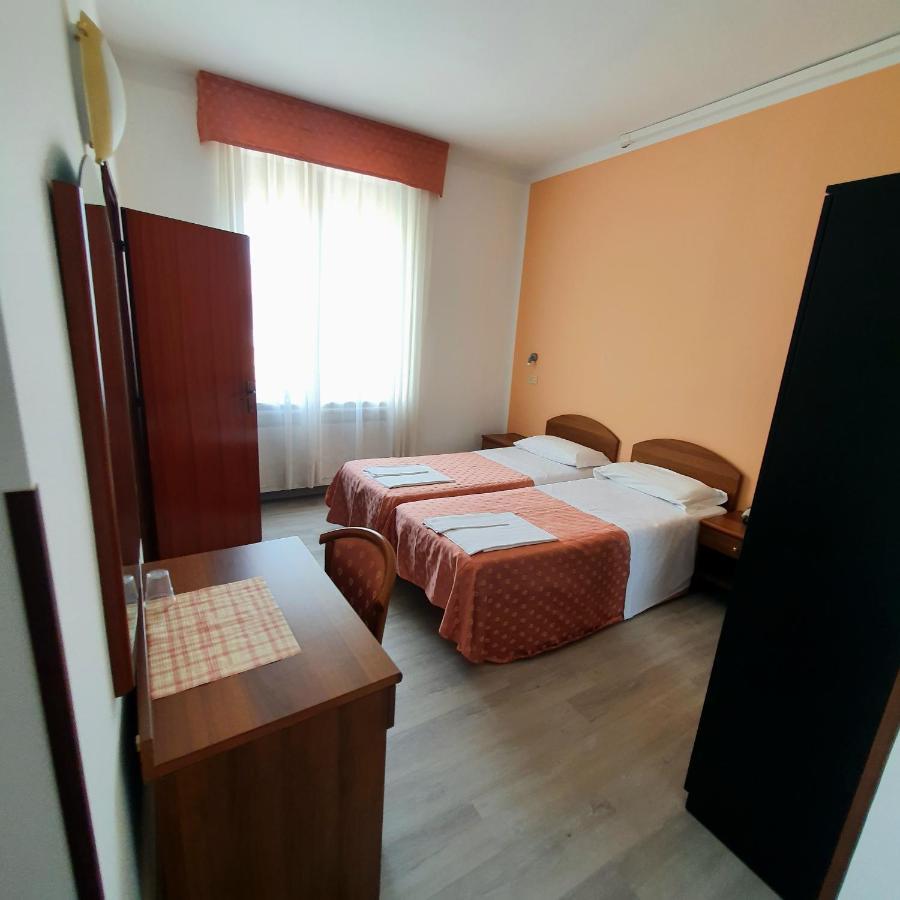 Hotel Perla Massa Lombarda Ngoại thất bức ảnh