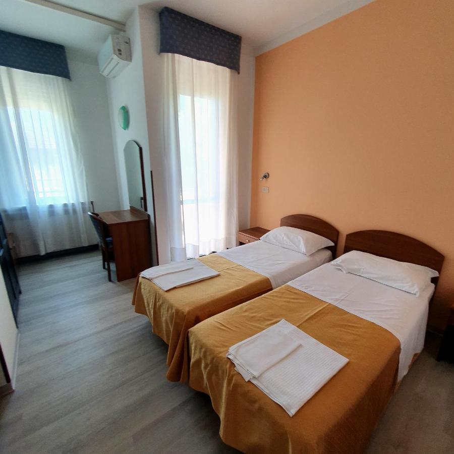 Hotel Perla Massa Lombarda Ngoại thất bức ảnh
