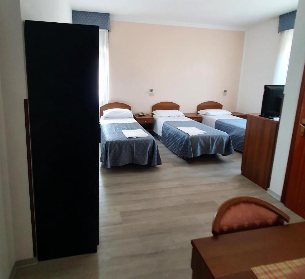 Hotel Perla Massa Lombarda Ngoại thất bức ảnh