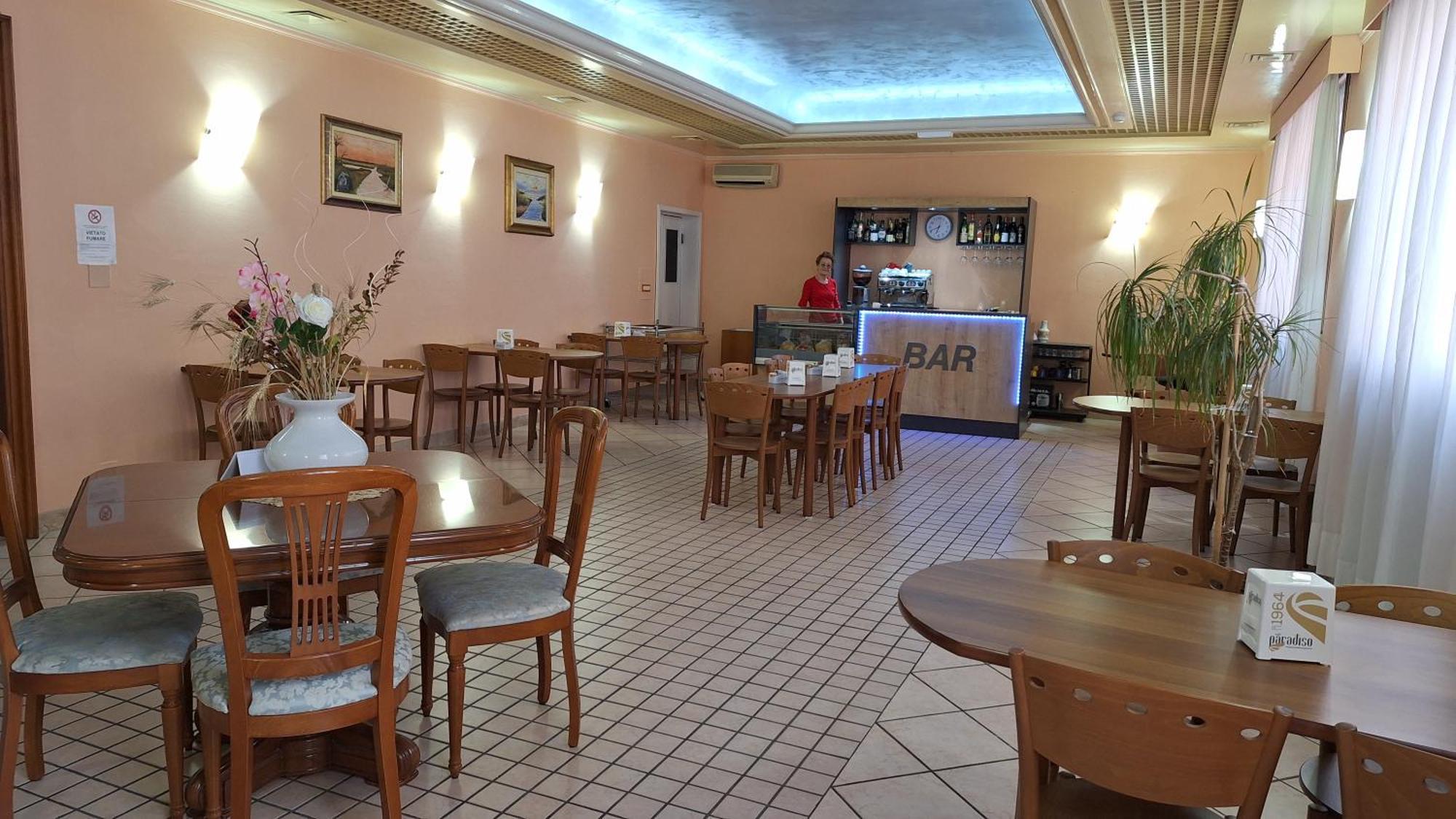 Hotel Perla Massa Lombarda Ngoại thất bức ảnh
