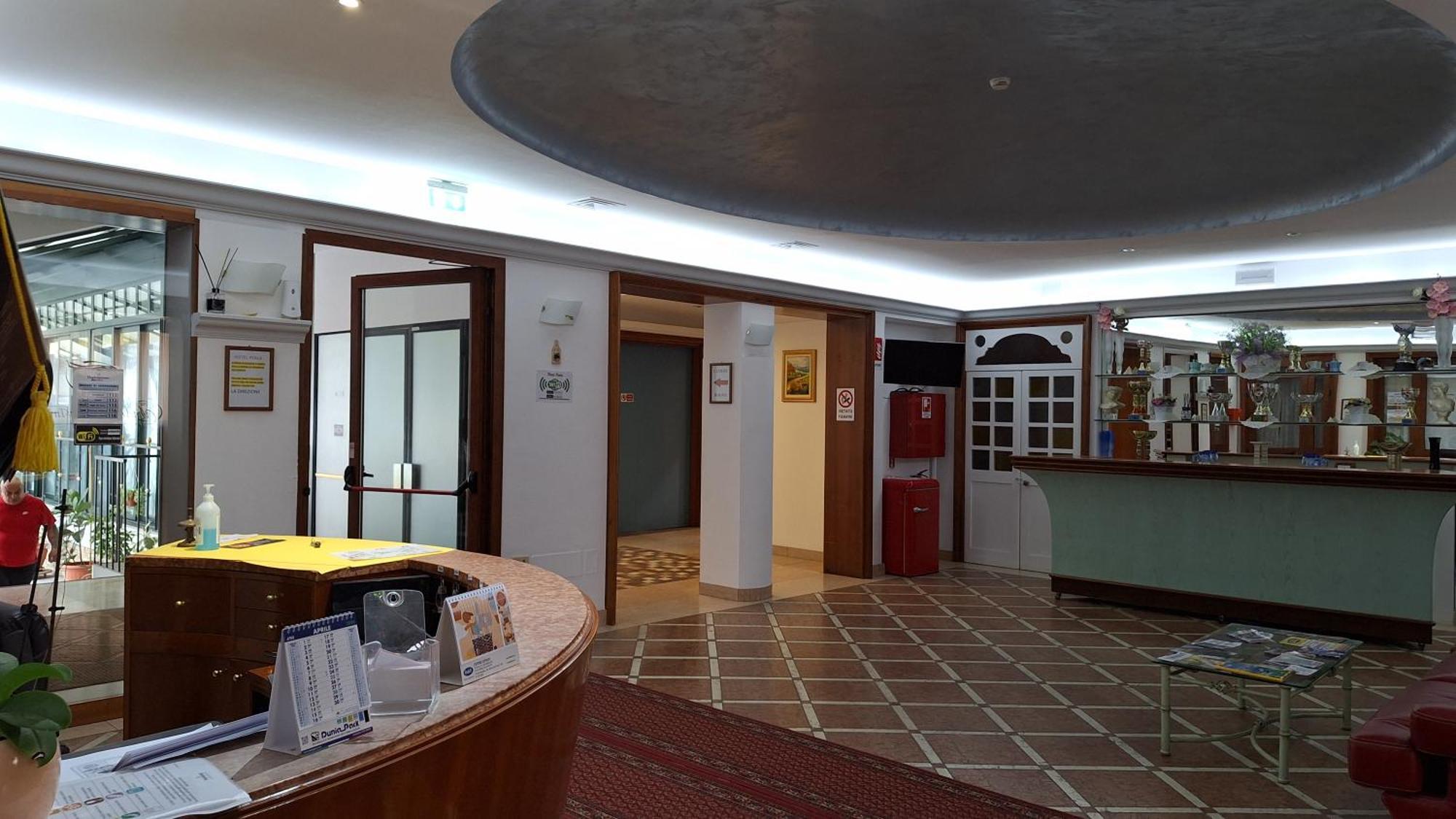 Hotel Perla Massa Lombarda Ngoại thất bức ảnh