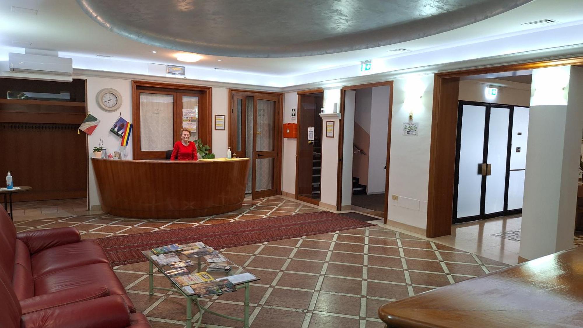 Hotel Perla Massa Lombarda Ngoại thất bức ảnh
